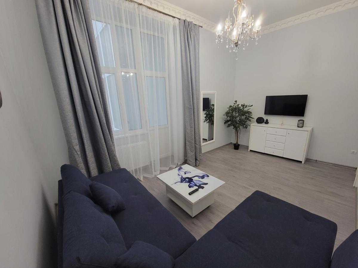 Warm & Cozy Apartment In The Heart Of Historical Lviv Eksteriør bilde